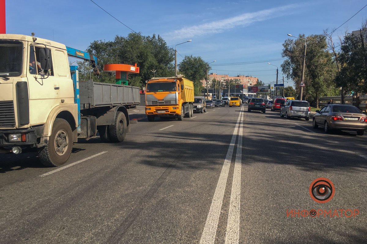 Возле заправки Восток-Газ в неположенном месте дорогу перебегал мужчина Возле заправки Восток-Газ в неположенном месте дорогу перебегал мужчина