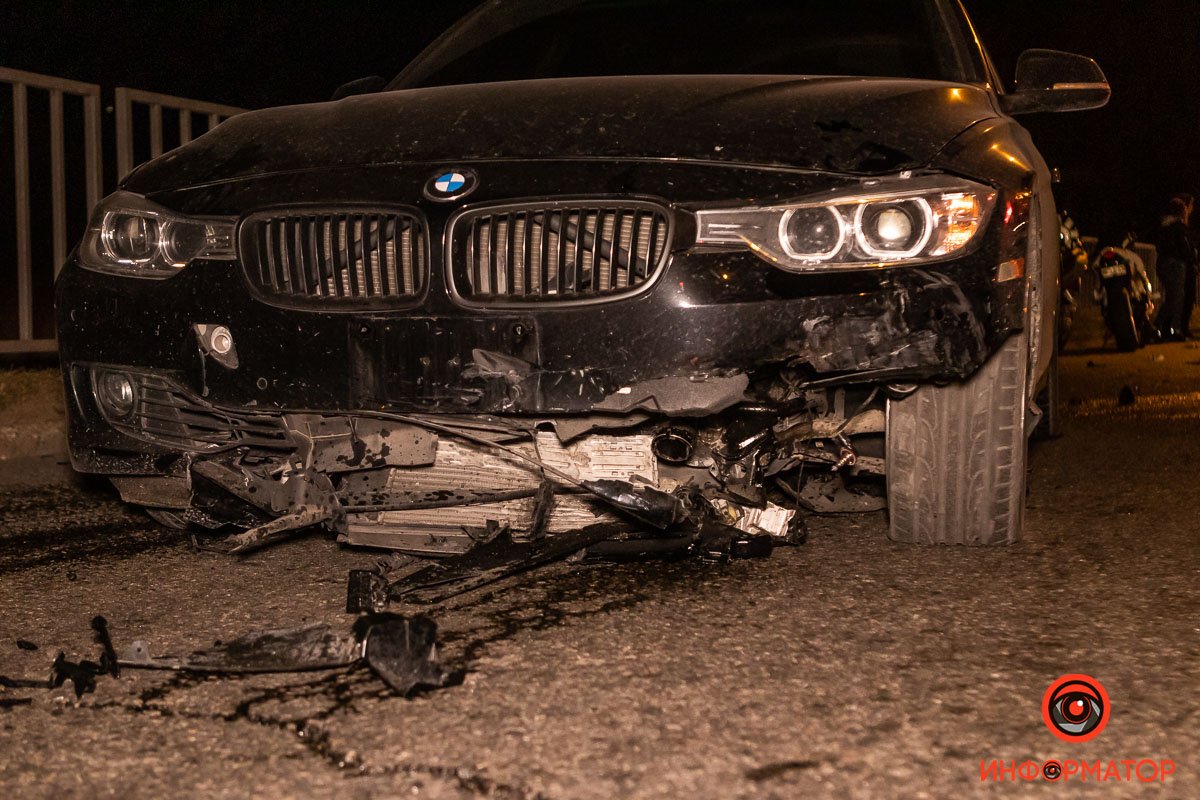 Столкнулись BMW и мотоциклист