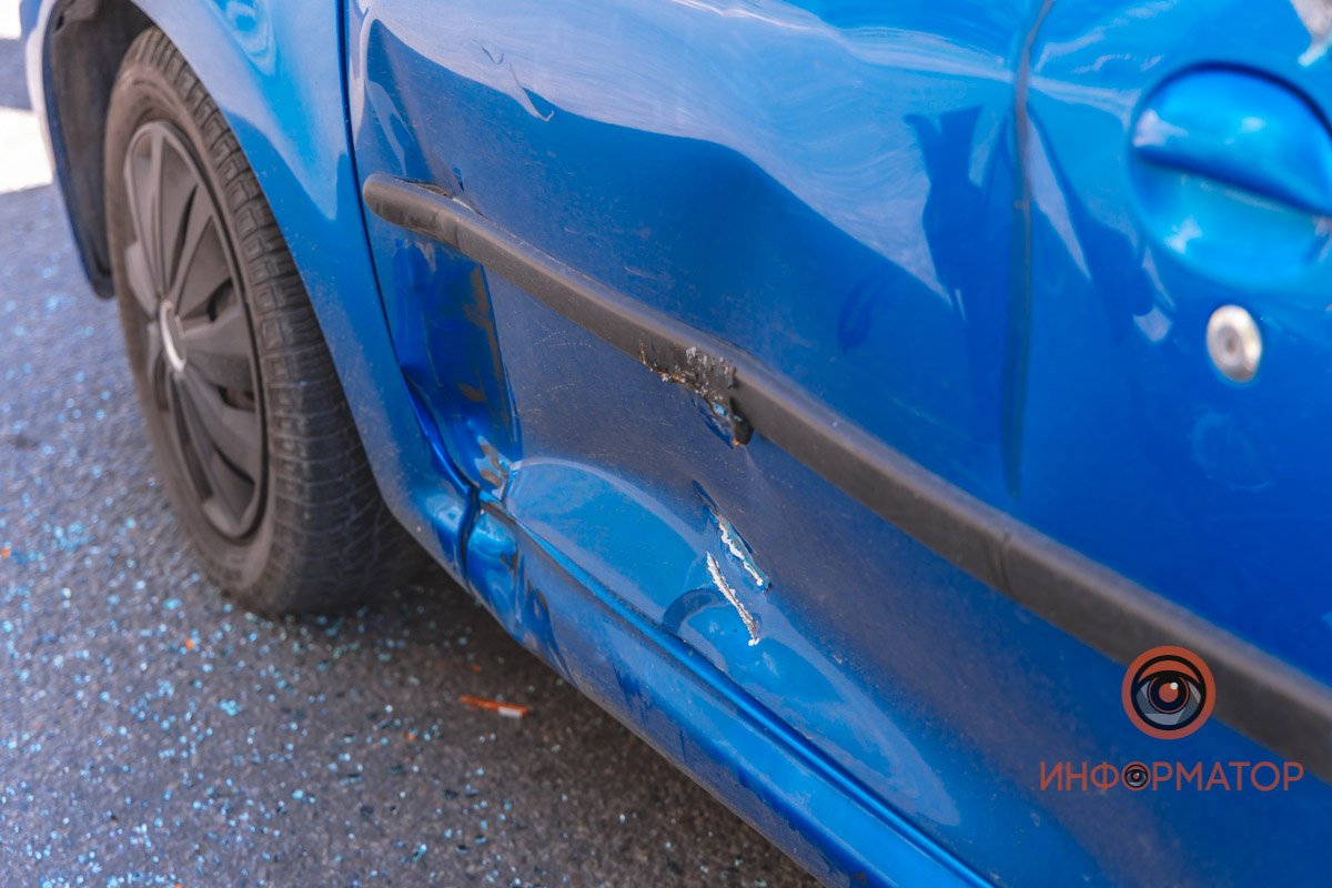 На перекрестке с улицей Владимира Антоновича водитель авто не уступил дорогу мотоциклисту