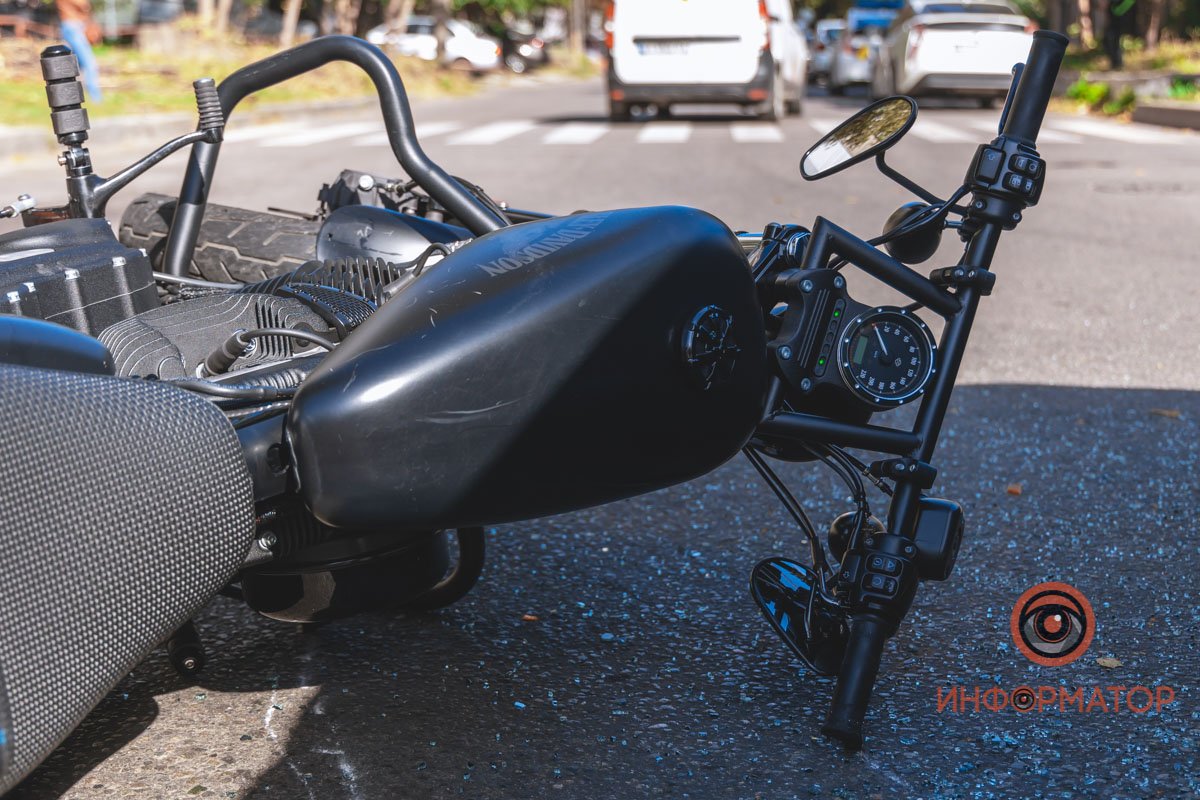 Место аварии ограждено конусами