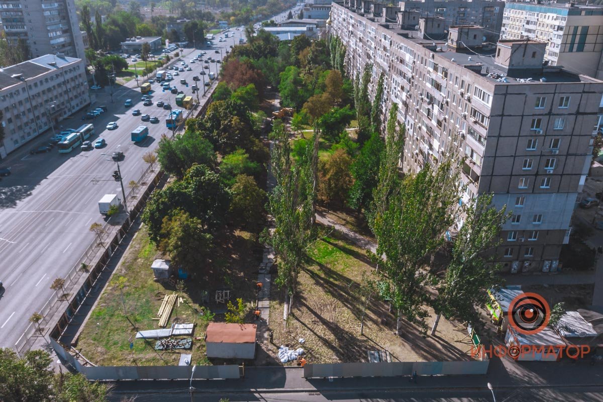 Сквер расположился вдоль проспекта