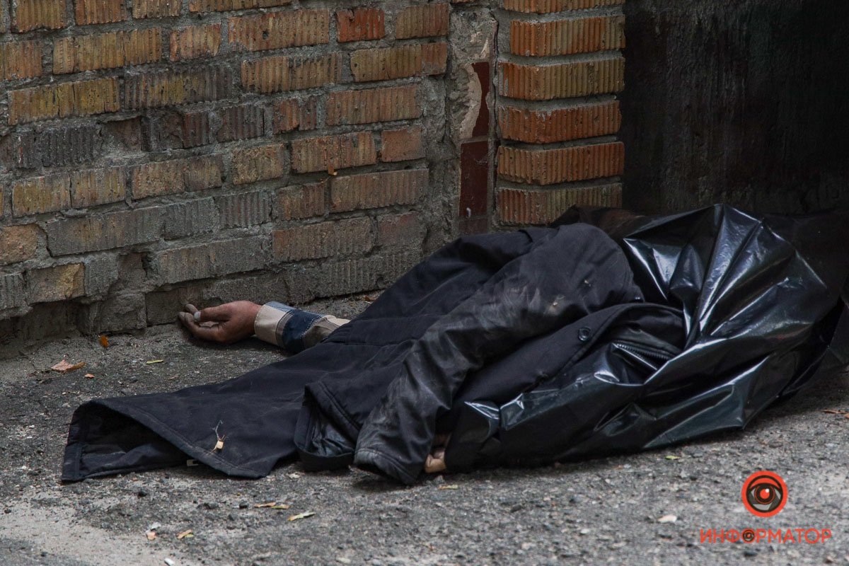 Прибывшим медикам оставалось лишь констатировать смерть мужчины Прибывшим медикам оставалось лишь констатировать смерть мужчины