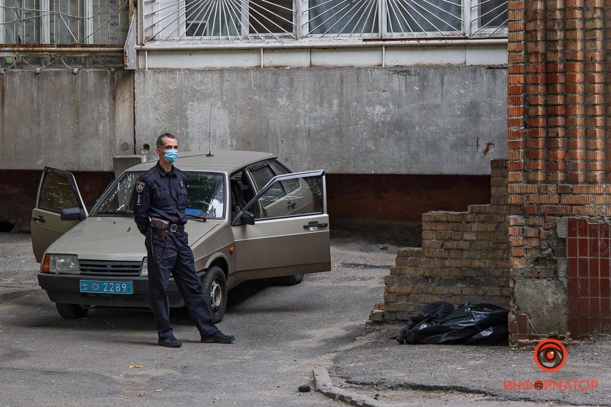 Ожидается приезд на место судмедэкспертов Ожидается приезд на место судмедэкспертов