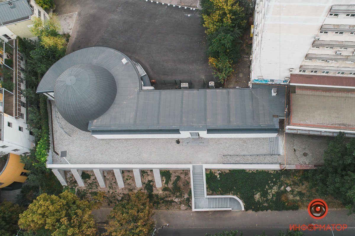 Заменили купол и кровлю