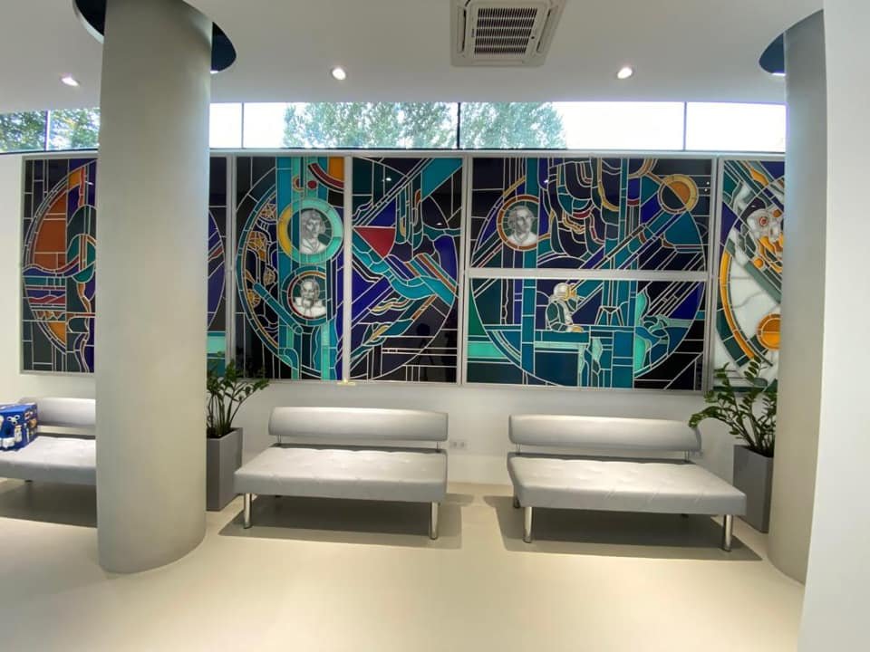 Сохранили витражи