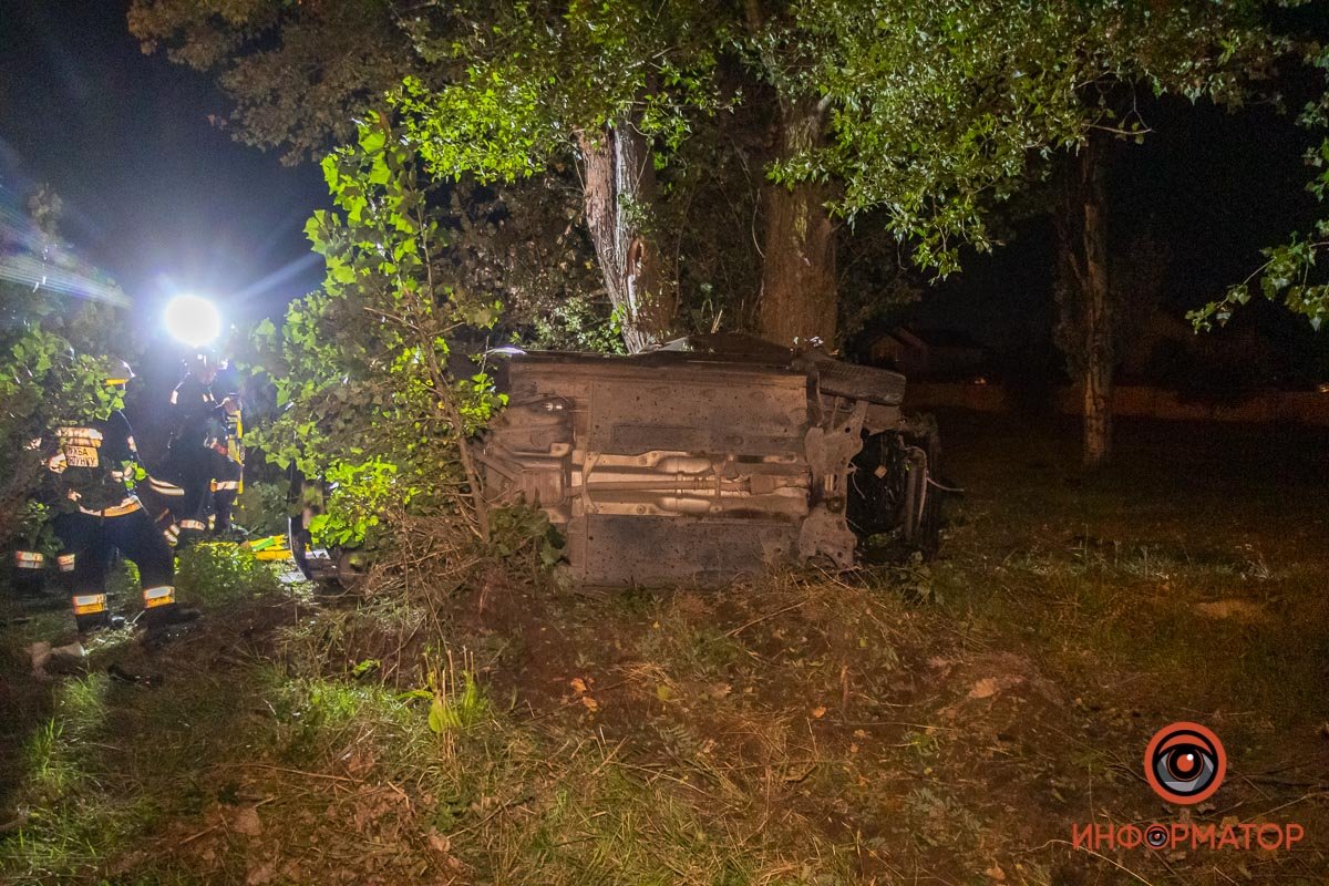 Спасатели разрезали авто, чтобы достать тело погибшего