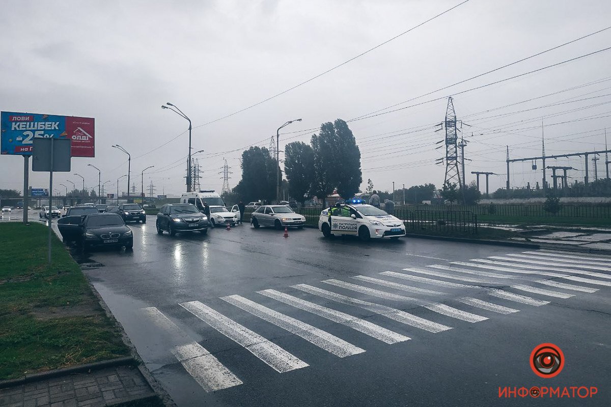 В Днепре на Донецком шоссе столкнулись Opel и ВАЗ: пострадал ребенок 1