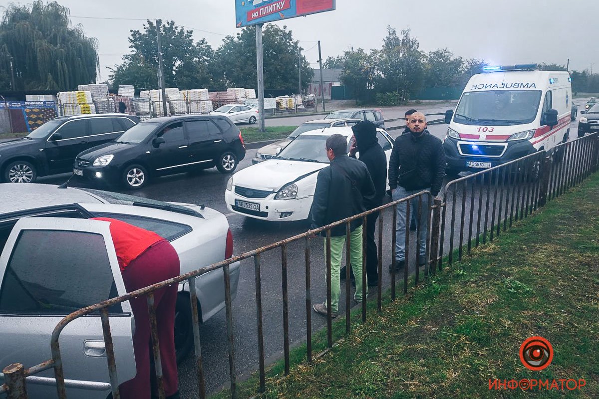 В Днепре на Донецком шоссе столкнулись Opel и ВАЗ: пострадал ребенок 2