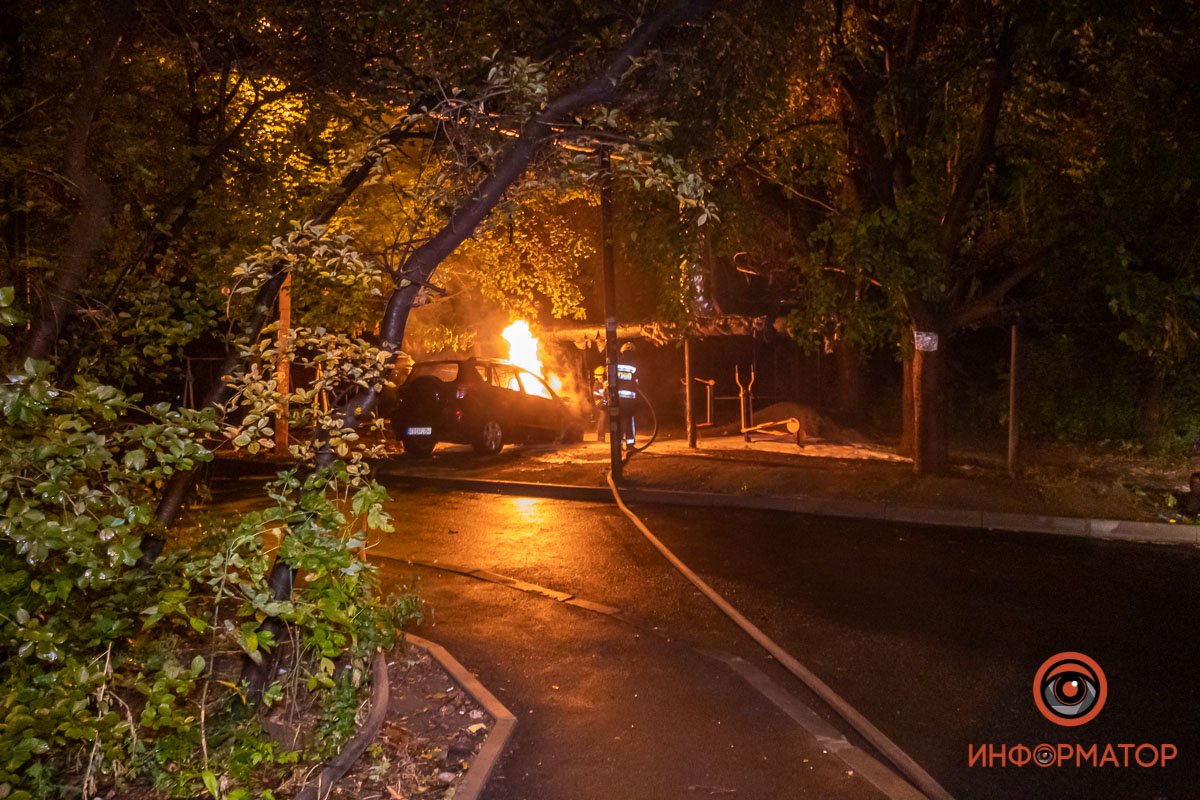 Пламя загасили в 23:00