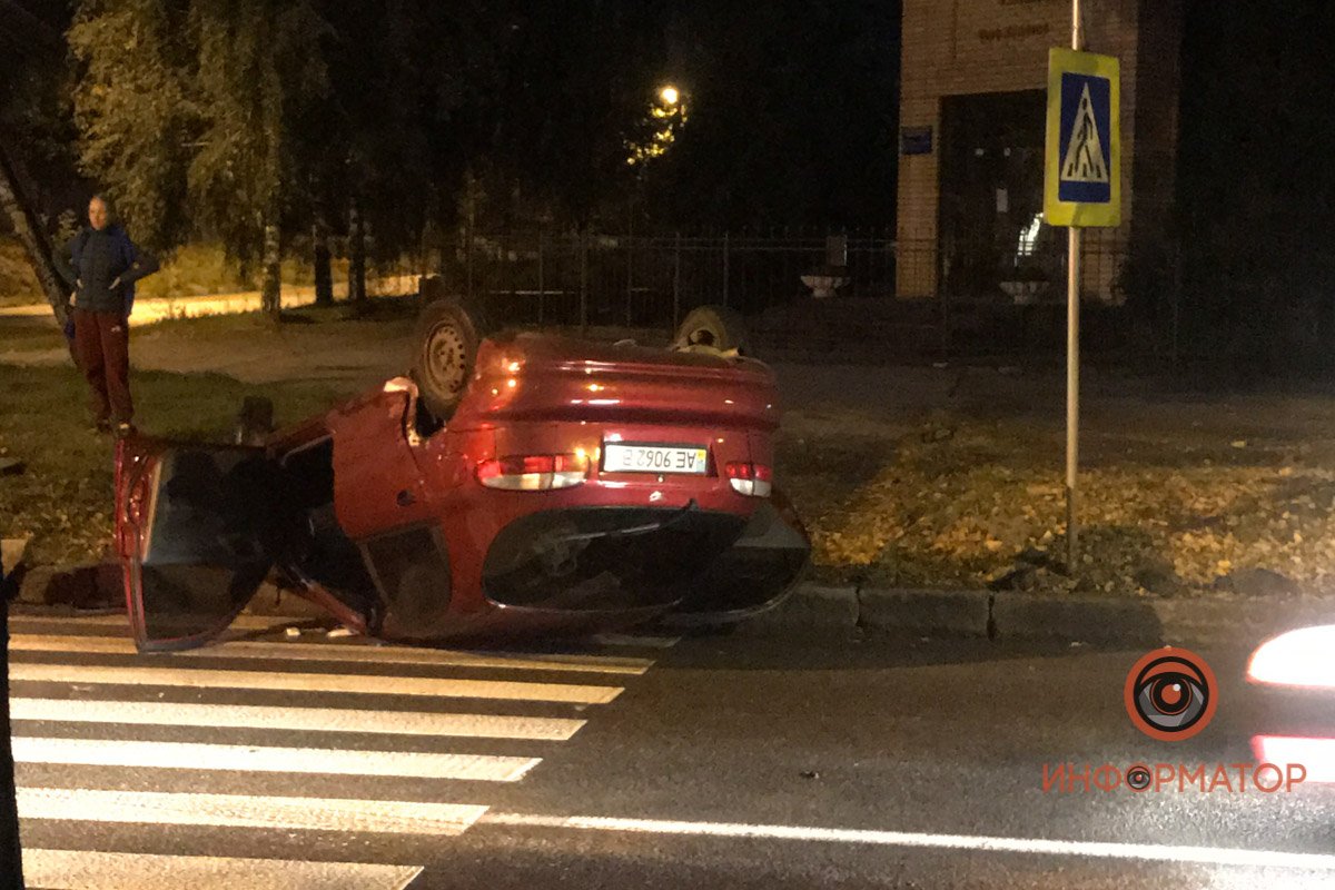 От удара Daewoo перевернулся на крышу От удара Daewoo перевернулся на крышу