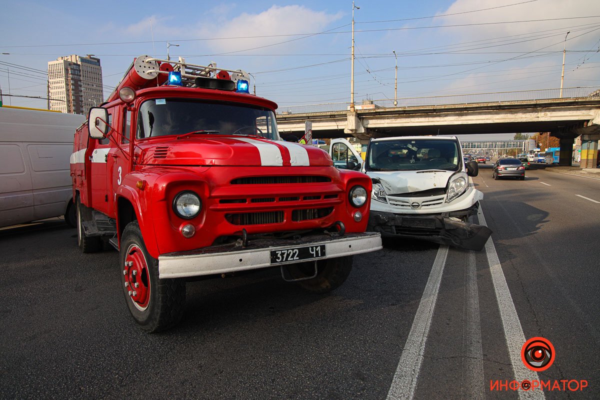 Водителя Audi деблокировали спасатели