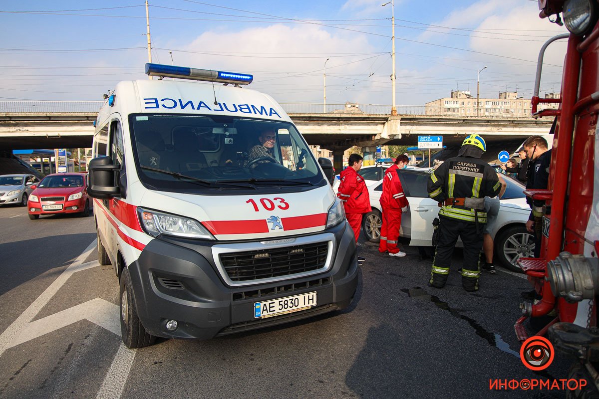 Медики оказали пострадавшим первую помощь на месте, после чего забрали в больницу