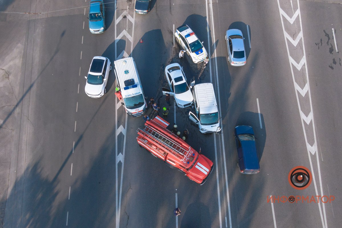 К месту направили бригаду службы спасения, медиков и сотрудников полиции