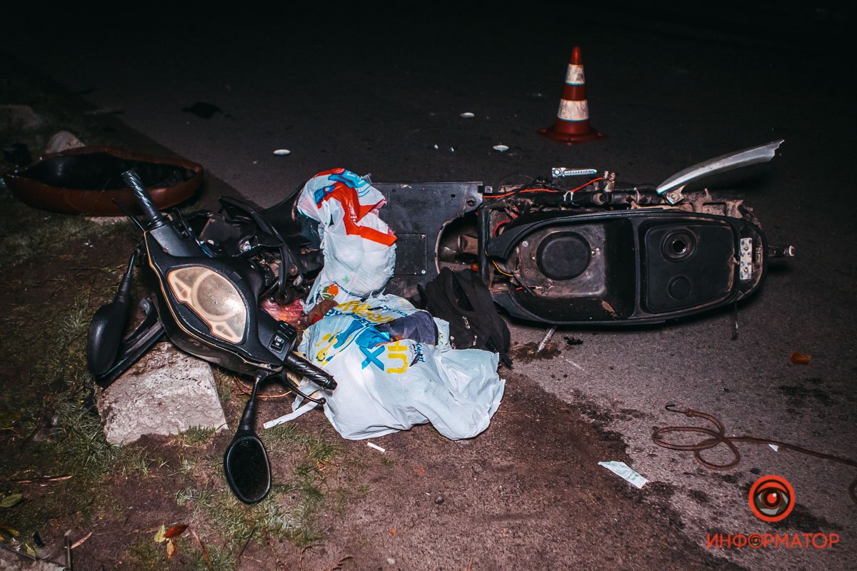 На проезжей части обломки и стекла На проезжей части обломки и стекла