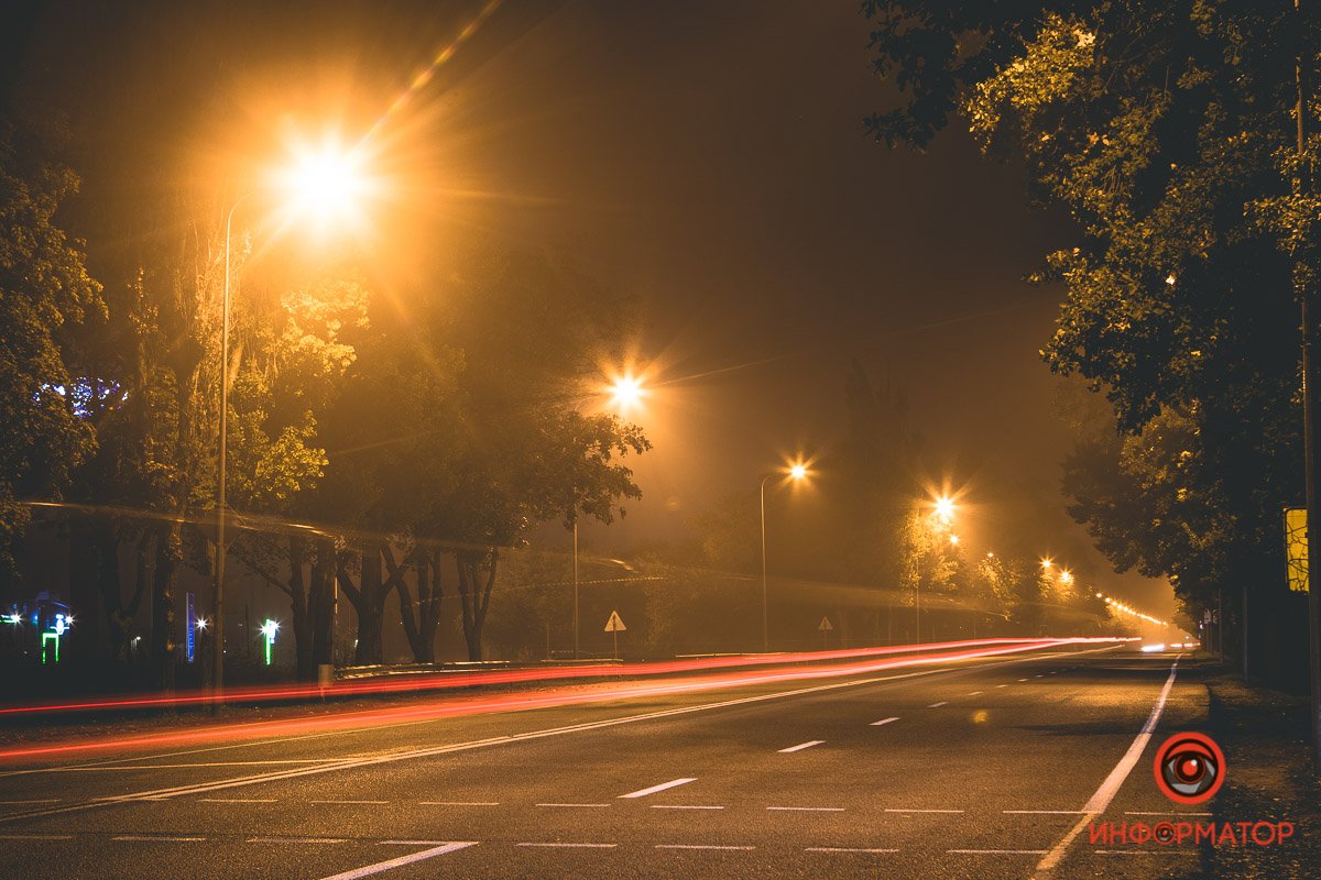 Фары автомобилей разукрашивают серые будни