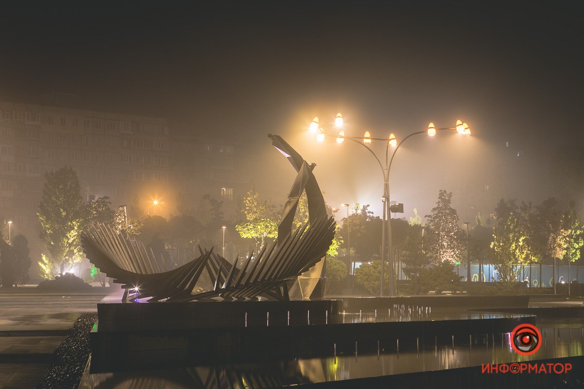 Все что нужно: туман и свет. Все остальное дорисует фантазия