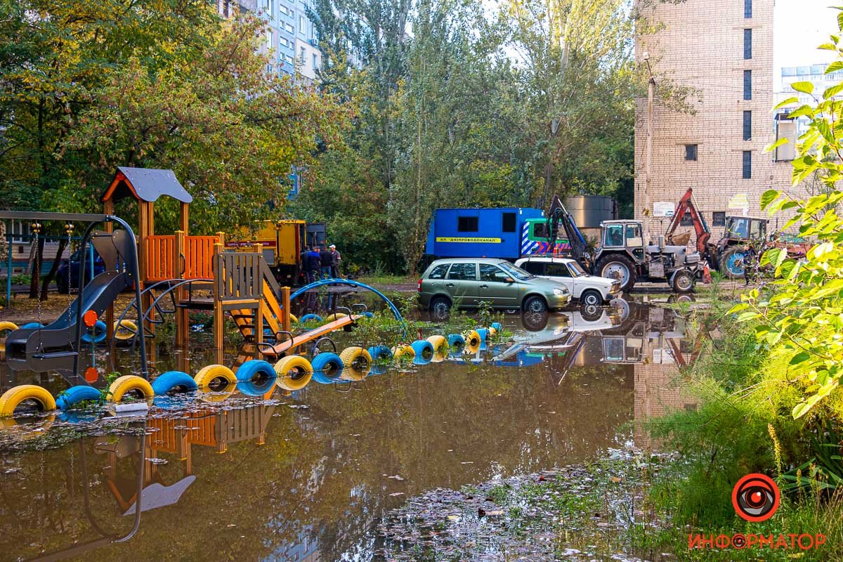 К машинам если и можно подобраться, то разве что вплавь