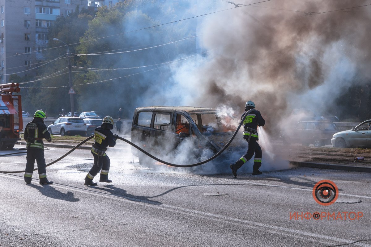 На борьбу с огнем у спасателей ушло около 15 минут