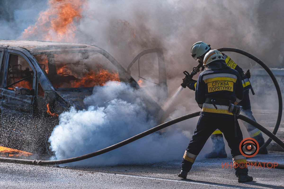 За несколько минут легкое задымление переросло в серьезный пожар