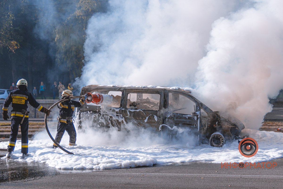 Окончательно погасить возгорание удалось уже спасателям