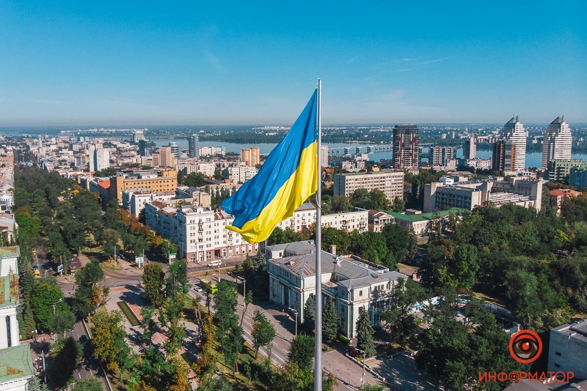 Флаг возле музея Яворницкого