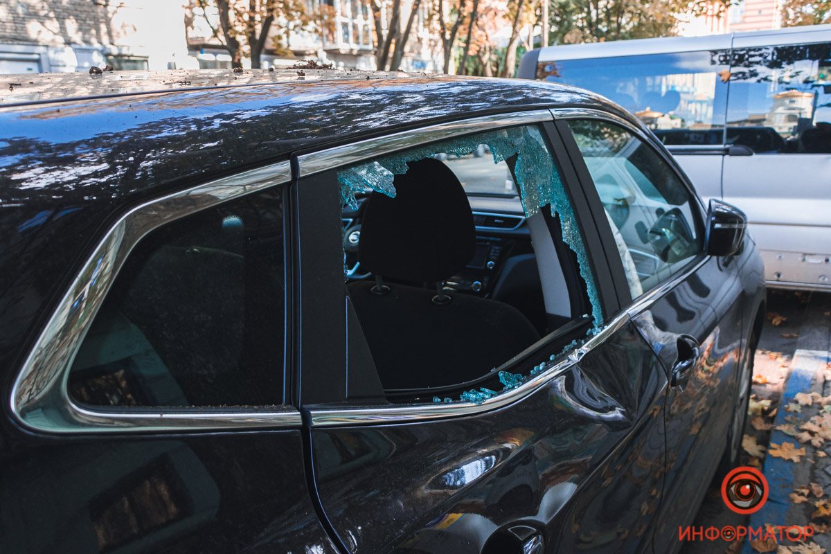 Повредилось крыло и стекла Повредилось крыло и стекла