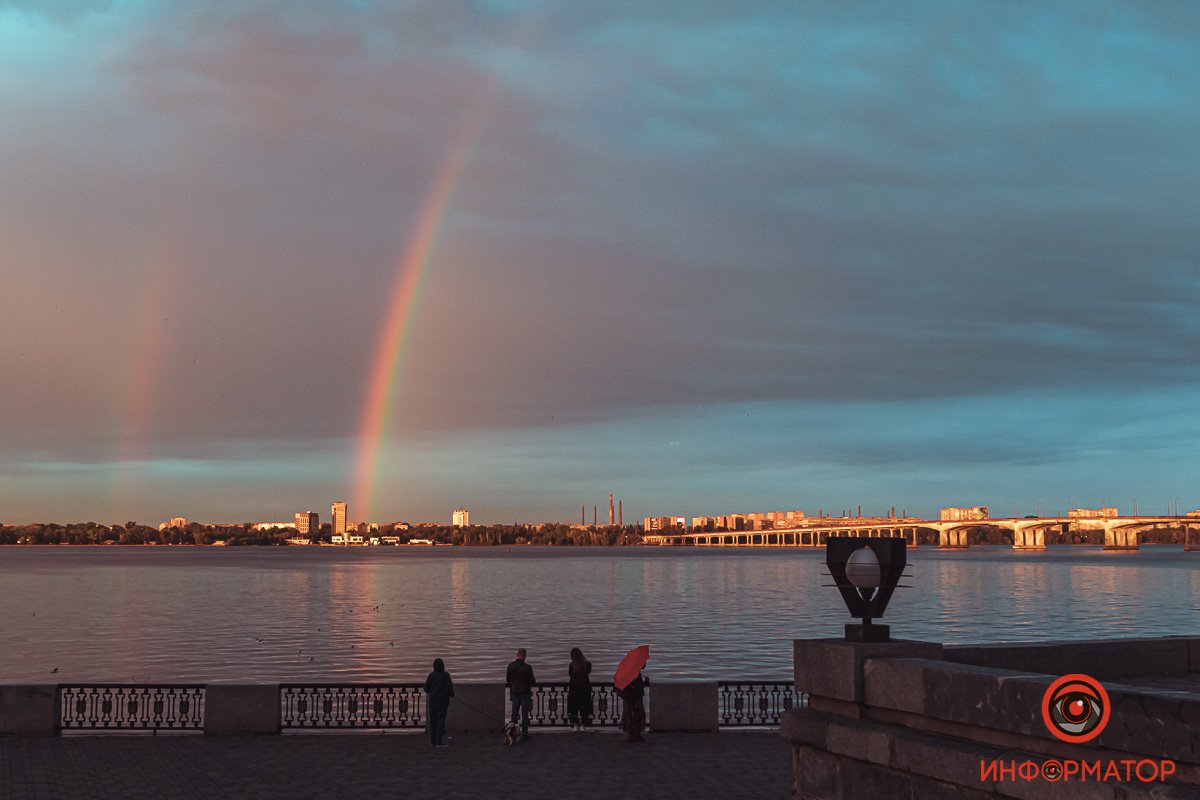 Радуга будто коснулась города Радуга будто коснулась города