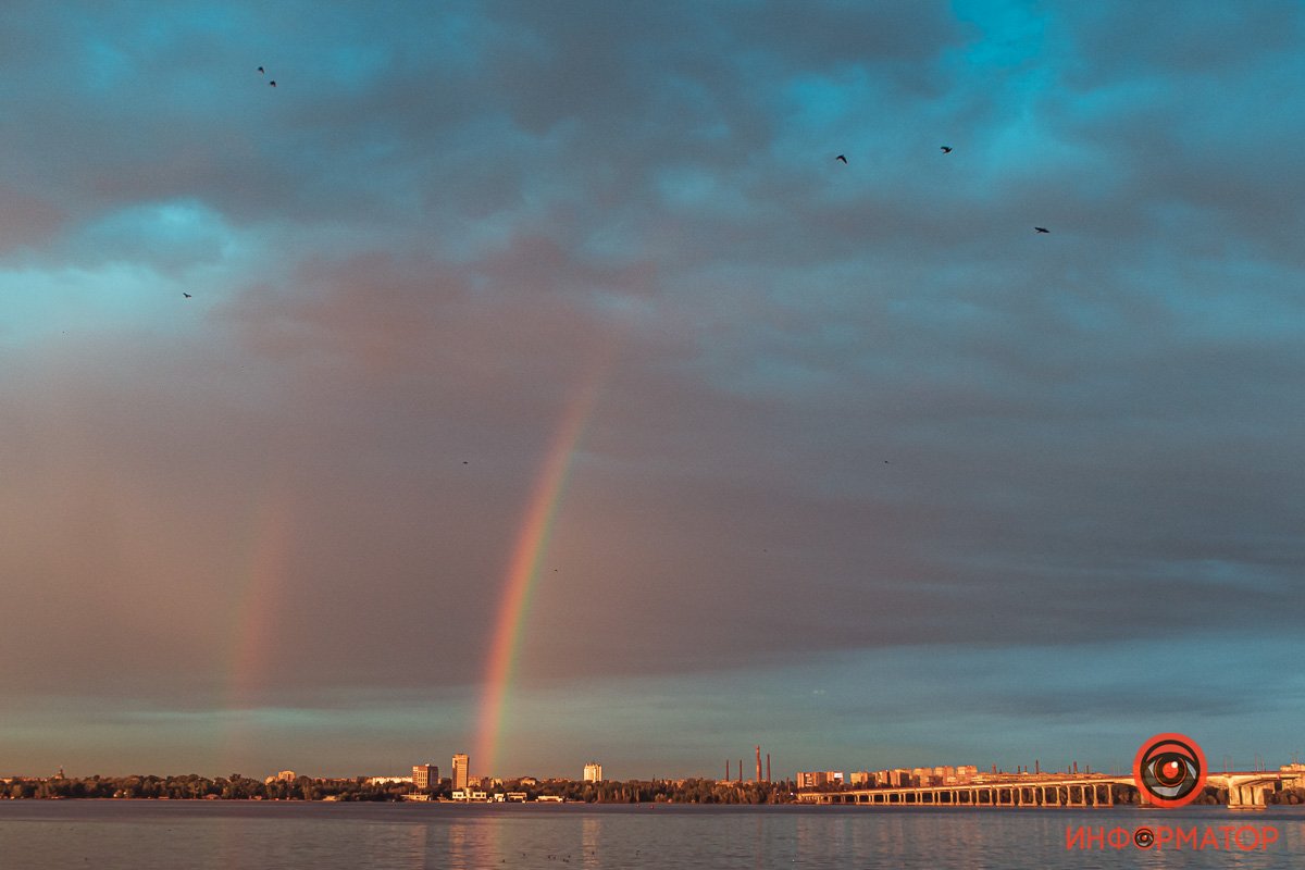 Как хочется скорее на улицу из душного офиса Как хочется скорее на улицу из душного офиса