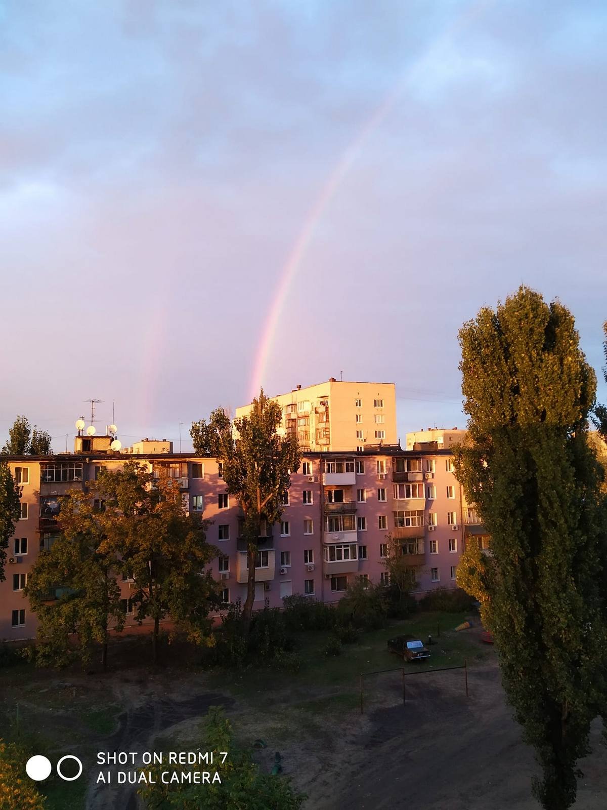 Скрылась за домами