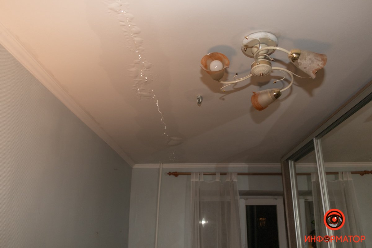 Сегодня же в обед они услышали хлопок Сегодня же в обед они услышали хлопок