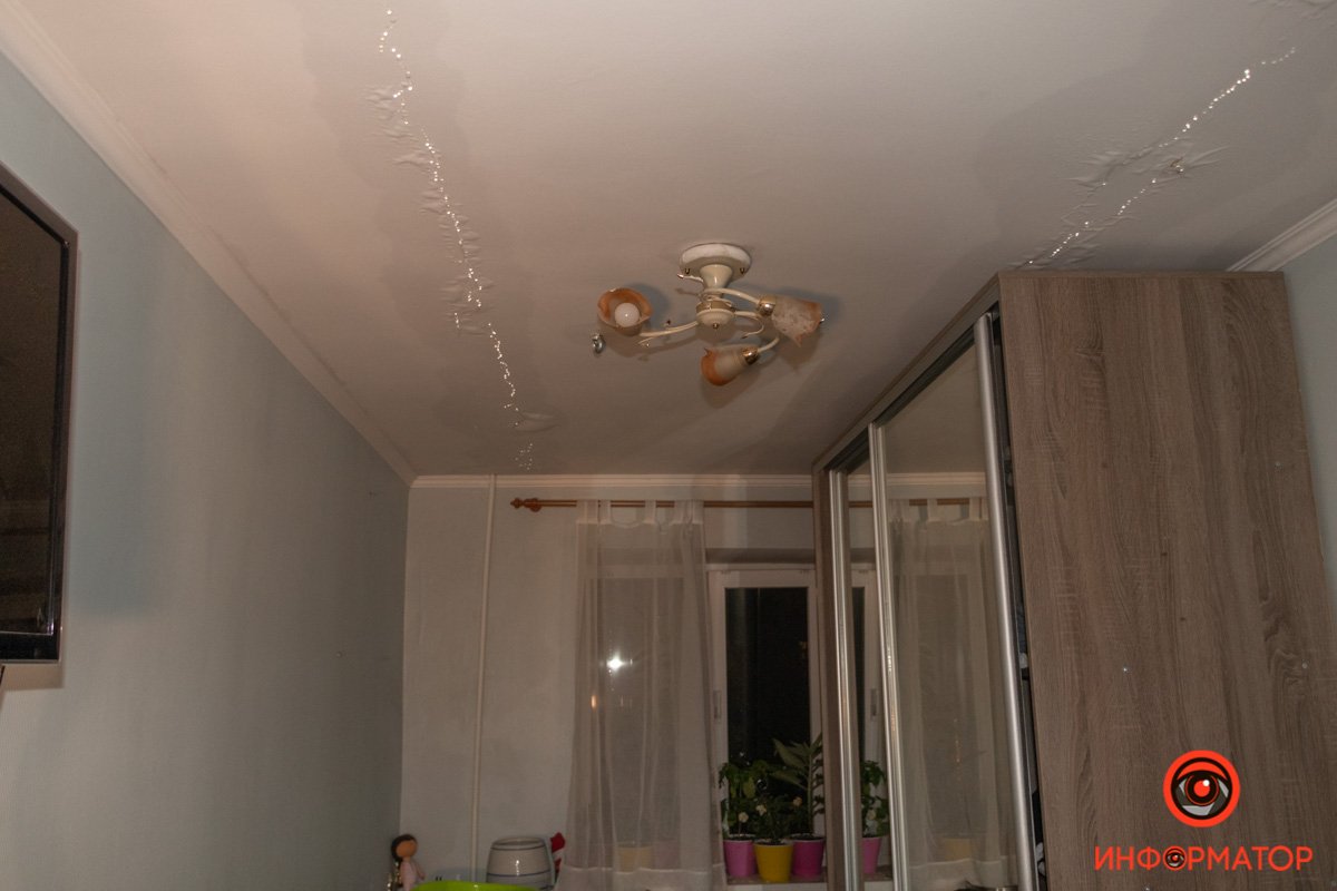 Рабочие перекрыли подачу воды в систему отопления на чердаке и уехали Рабочие перекрыли подачу воды в систему отопления на чердаке и уехали