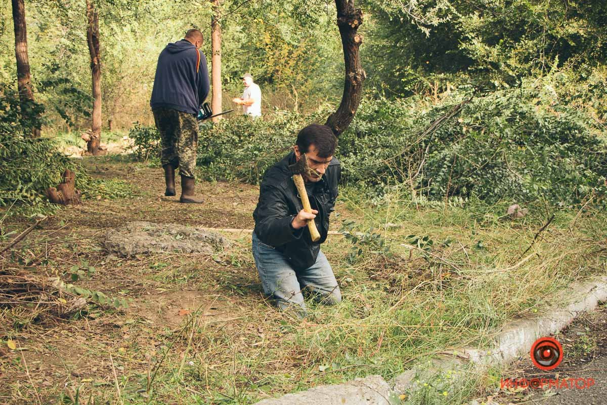 При этом, рядом расположены детский сад и школа При этом, рядом расположены детский сад и школа
