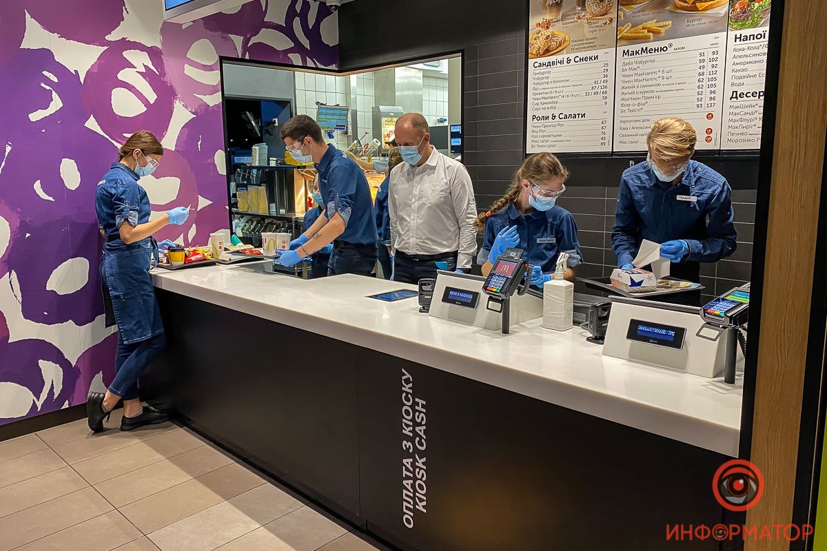 Получить заказ теперь можно не только на кассе — его могут принести прямо к вам за столик