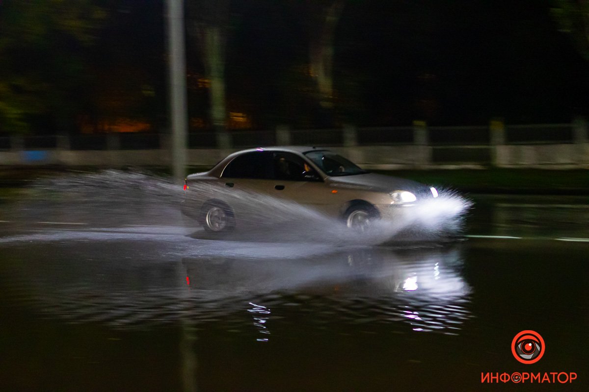 Лужа растеклась от улицы Калиновой до Байкальской Лужа растеклась от улицы Калиновой до Байкальской