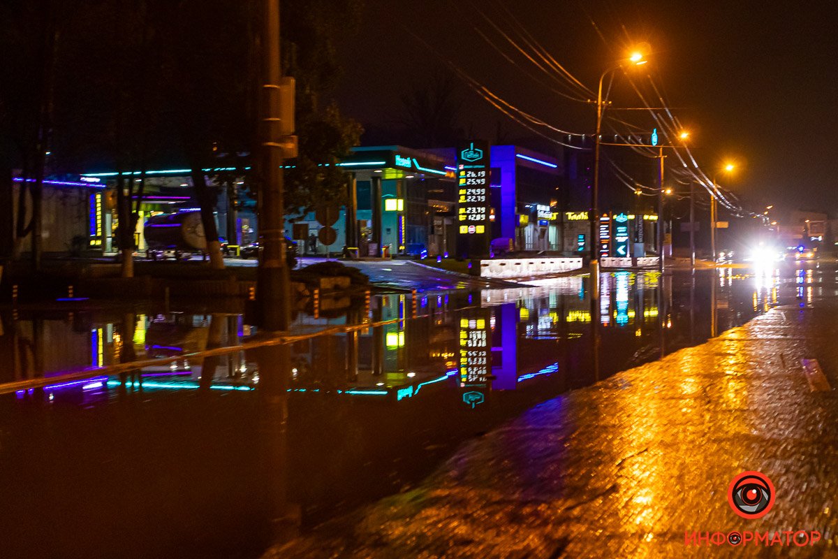 Затопило и несколько участков Набережной Победы Затопило и несколько участков Набережной Победы