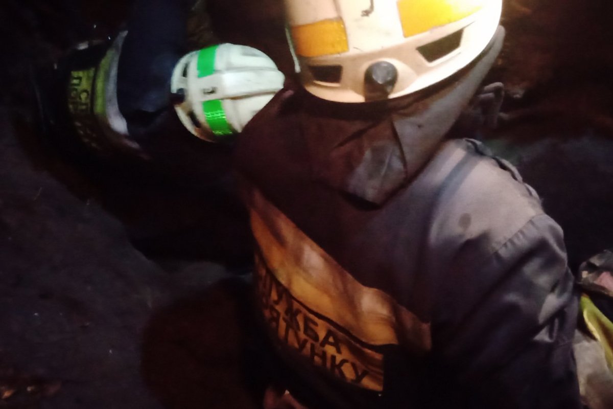 Спасатели помогли выбраться девушке