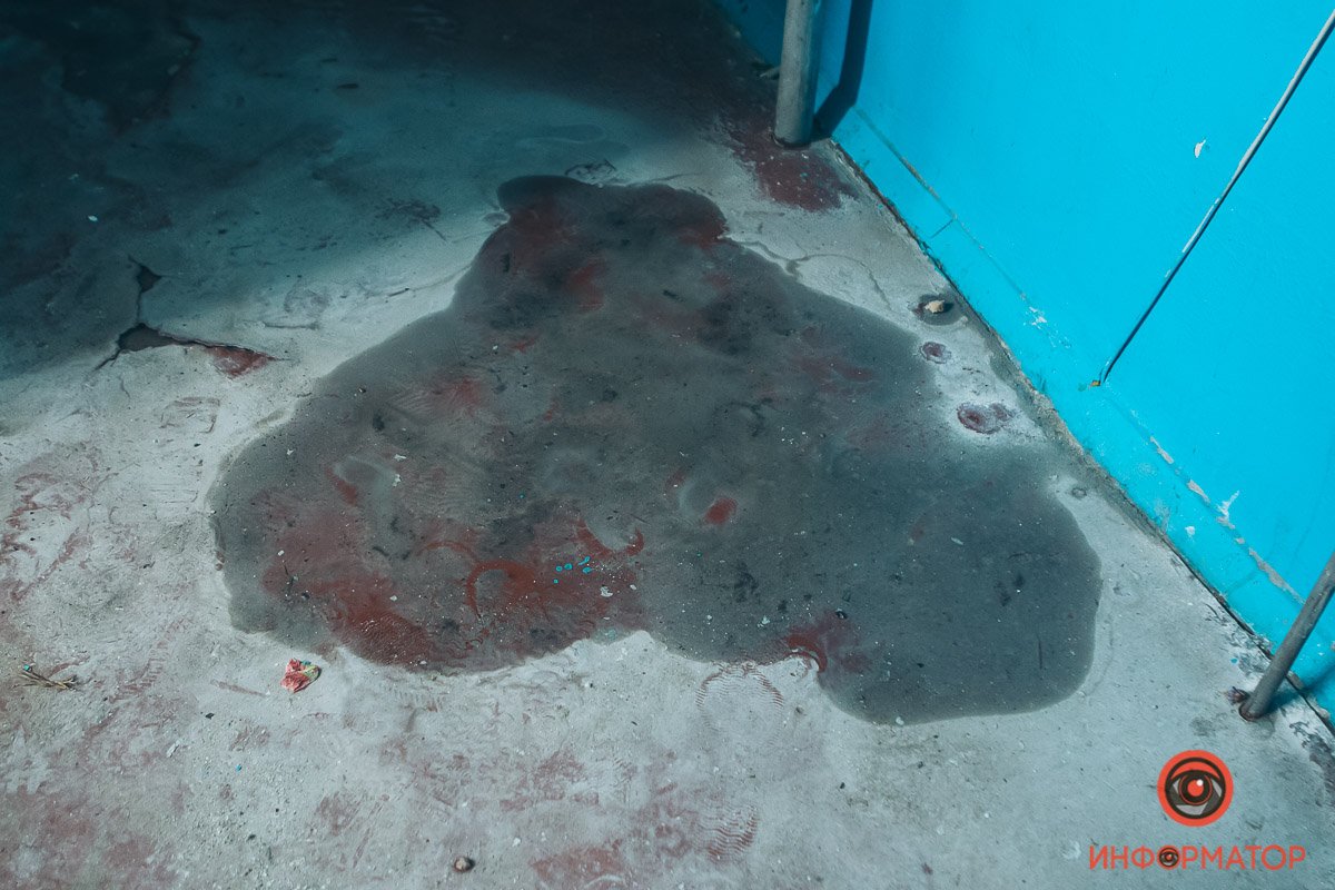 Жильцы все утро вымывали подъезд