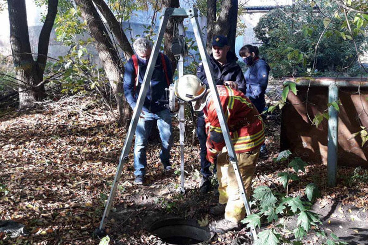 На место прибыли спасатели На место прибыли спасатели