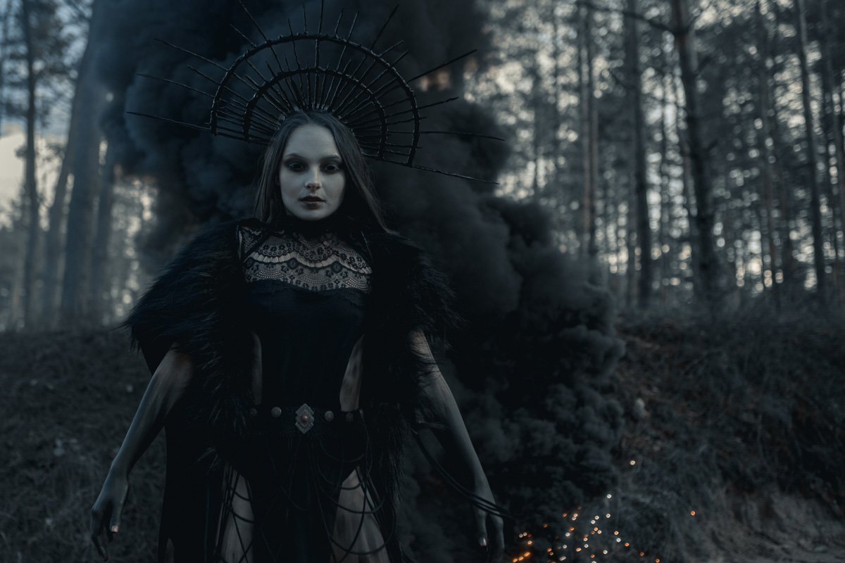 Как завертит суховеем танец смерти, что иных древней Как завертит суховеем танец смерти, что иных древней