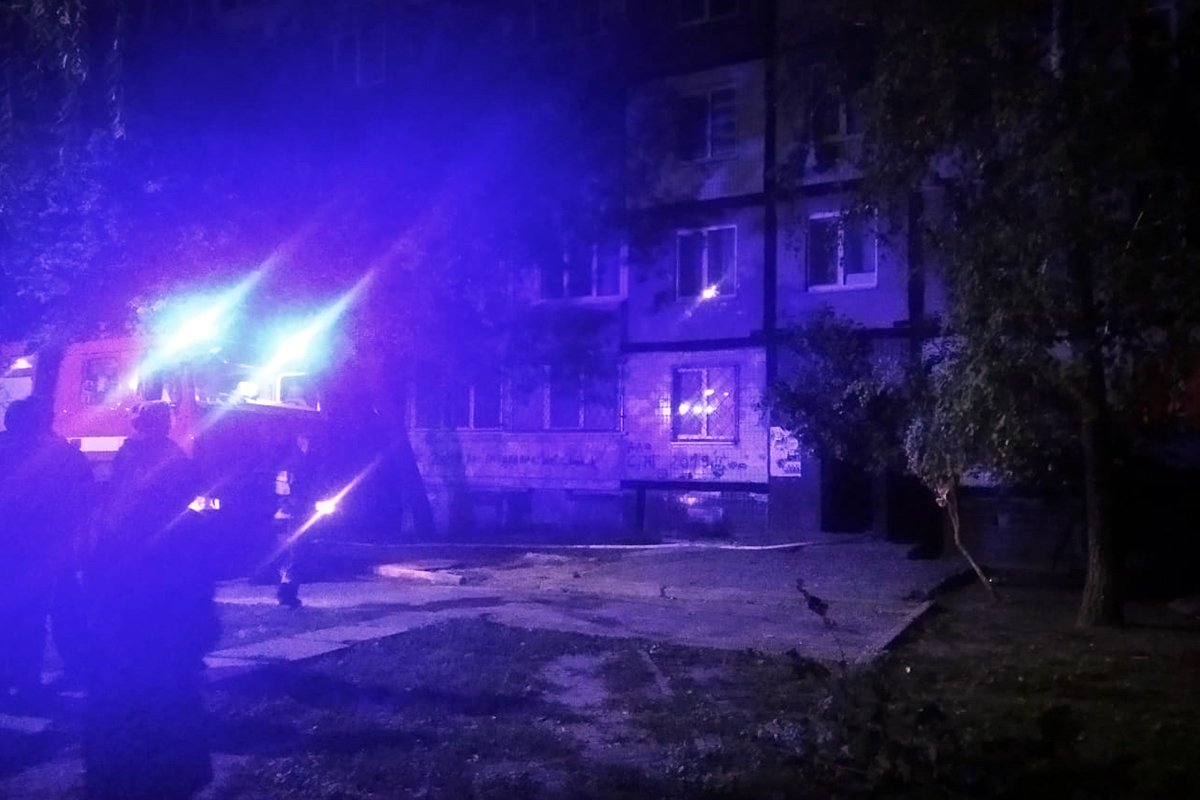 Спасатели вывели на улицу 10 человек, из ни один - ребенок