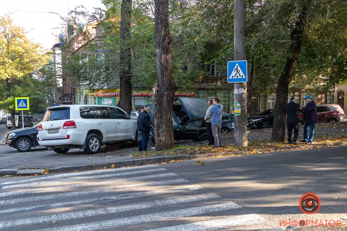 Авария на перекрестке Бородинской и Сечевых Стрельцов Авария на перекрестке Бородинской и Сечевых Стрельцов