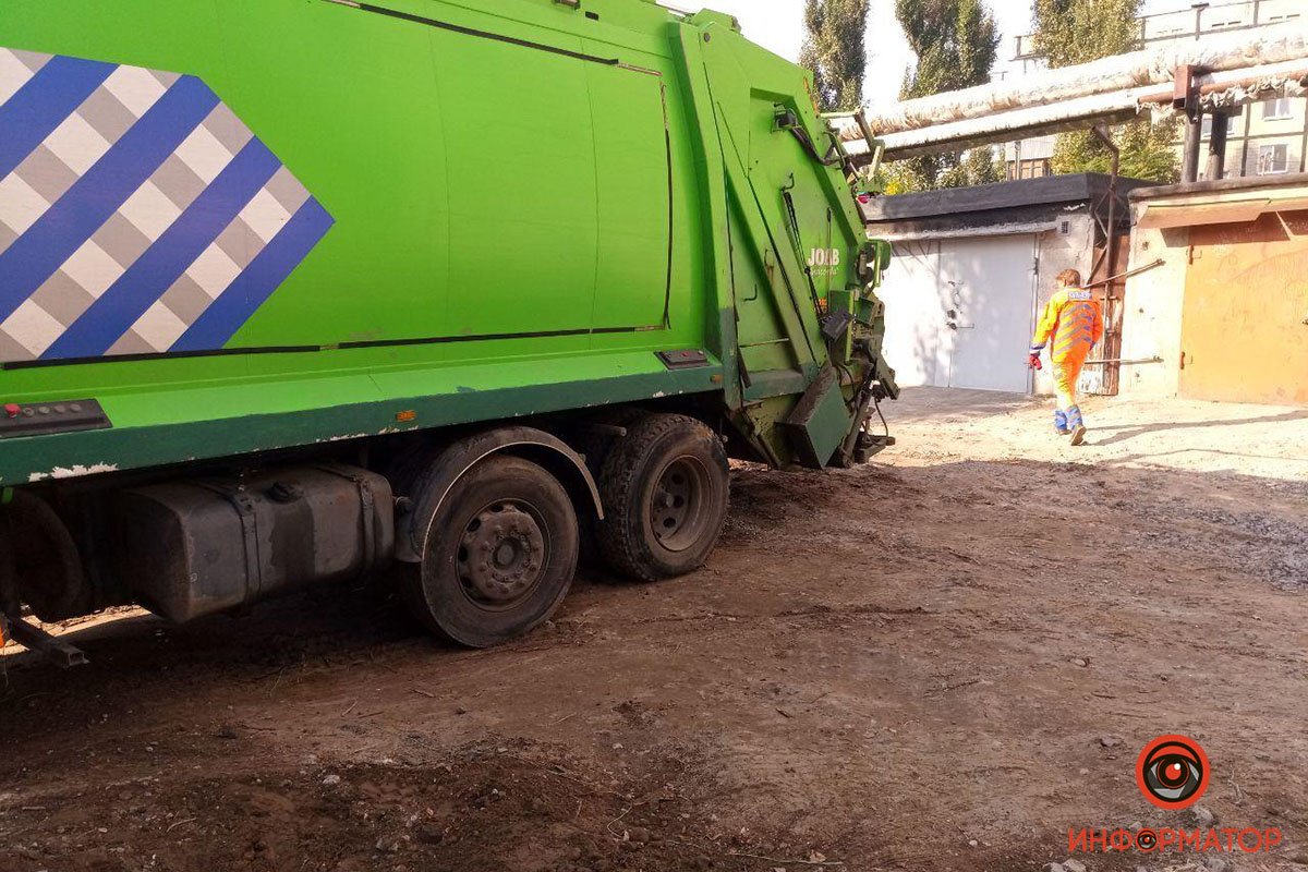 Спецтранспорт стоял в нескольких метрах от Mitsubishi