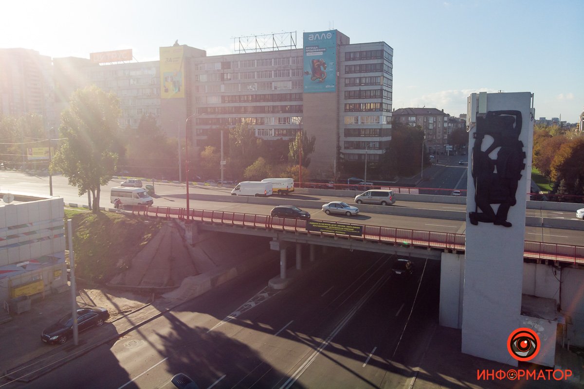 На Центральном мосту вывесили два баннера На Центральном мосту вывесили два баннера