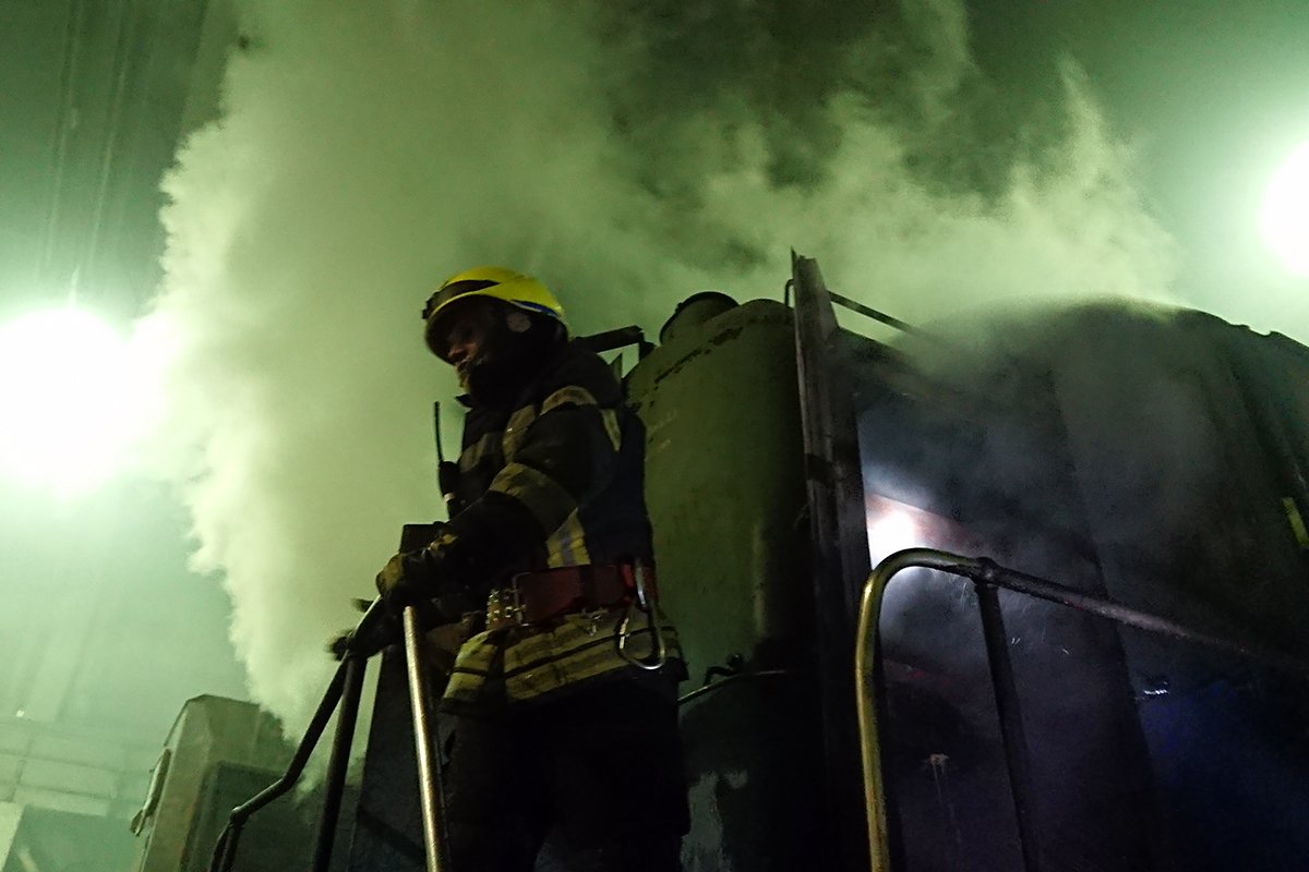 Пожар на предприятии на улице Александра Оцупа Пожар на предприятии на улице Александра Оцупа