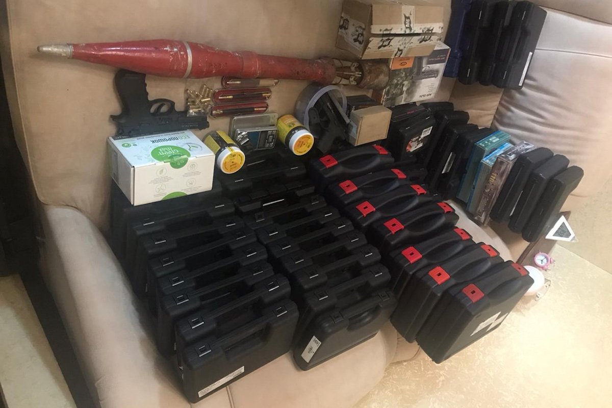 В ходе обысков правоохранители изъяли 49 пистолетов, патроны, оборудование и документацию В ходе обысков правоохранители изъяли 49 пистолетов, патроны, оборудование и документацию