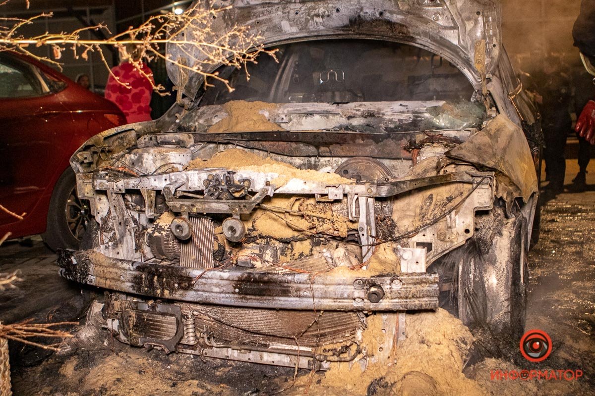 Спасатели локализовали возгорание в 0:56 Спасатели локализовали возгорание в 0:56