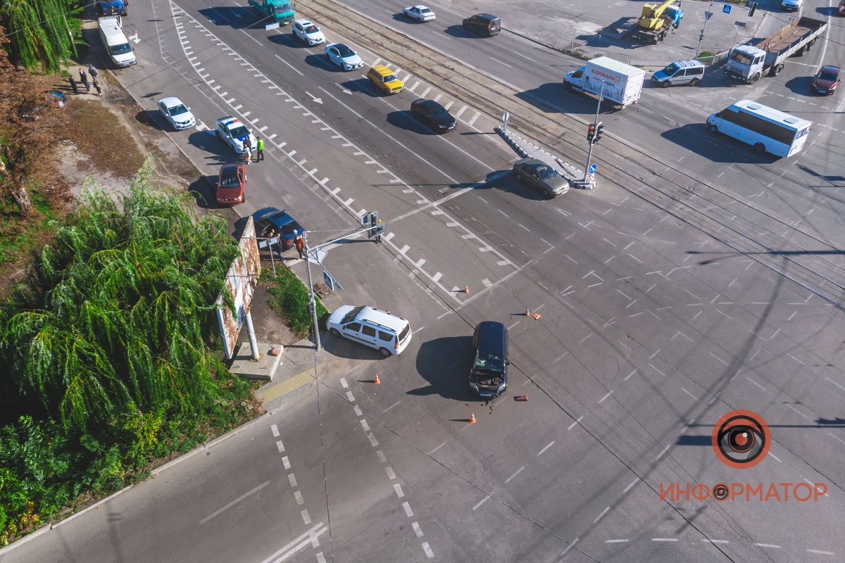 Авария произошла на перекрестке Богдана Хмельницкого и Шинной Авария произошла на перекрестке Богдана Хмельницкого и Шинной