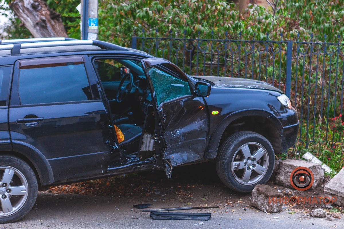 Авария случилась на перекрестке с улицей Гуртовой Авария случилась на перекрестке с улицей Гуртовой