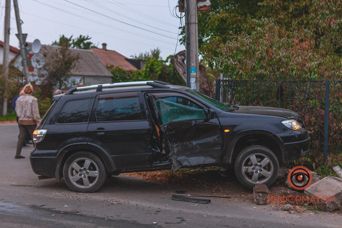 Mitsubishi ехал по улице Моторной в сторону Донецкого шоссе Mitsubishi ехал по улице Моторной в сторону Донецкого шоссе
