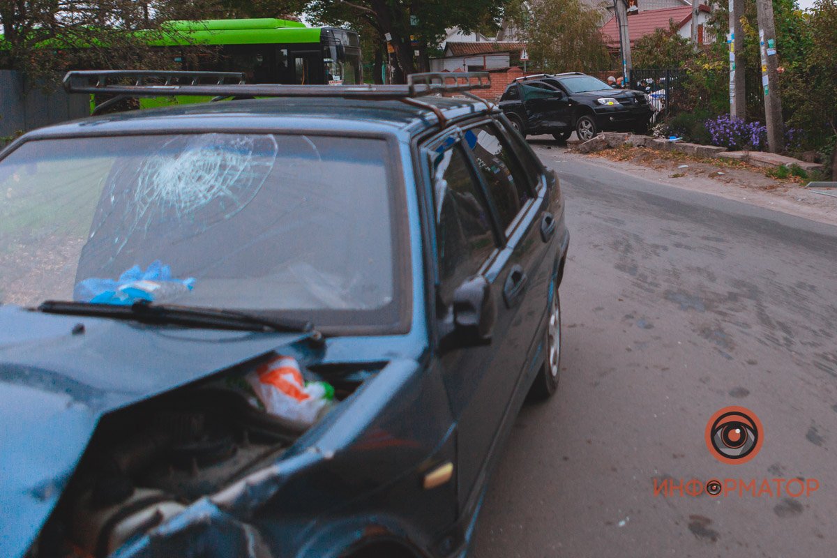 Движение на перекрестке незначительно затруднено Движение на перекрестке незначительно затруднено